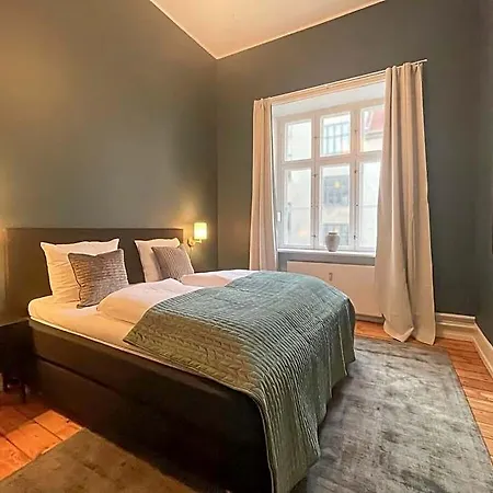 Beautiful 3 Bedroom Flat By Marble Church
