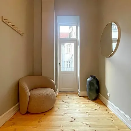 Beautiful 3 Bedroom Flat By Marble Church Hotel 3*