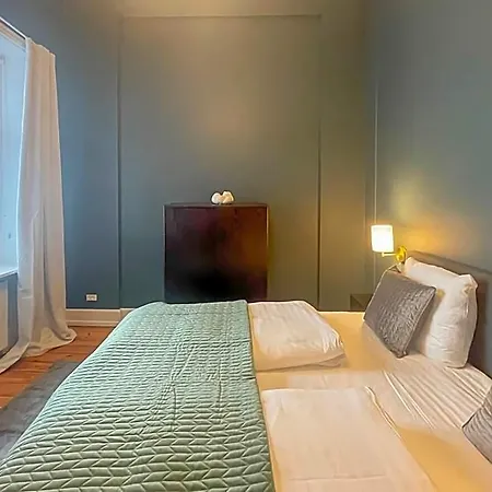 Beautiful 3 Bedroom Flat By Marble Church Szálloda 3*
