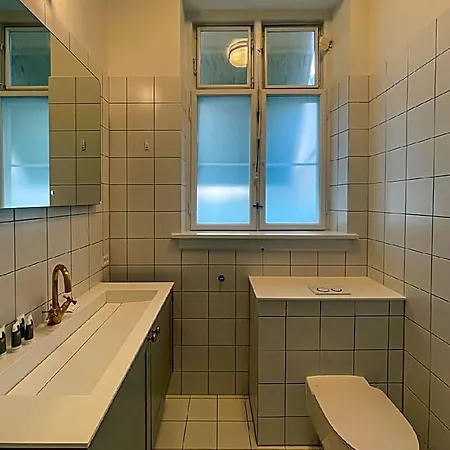 Szálloda Beautiful 3 Bedroom Flat By Marble Church 3*